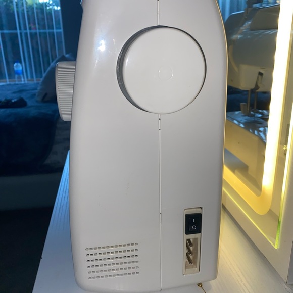 COPY - Brother Sewimg Machine JX2517 - Picture 5 of 6